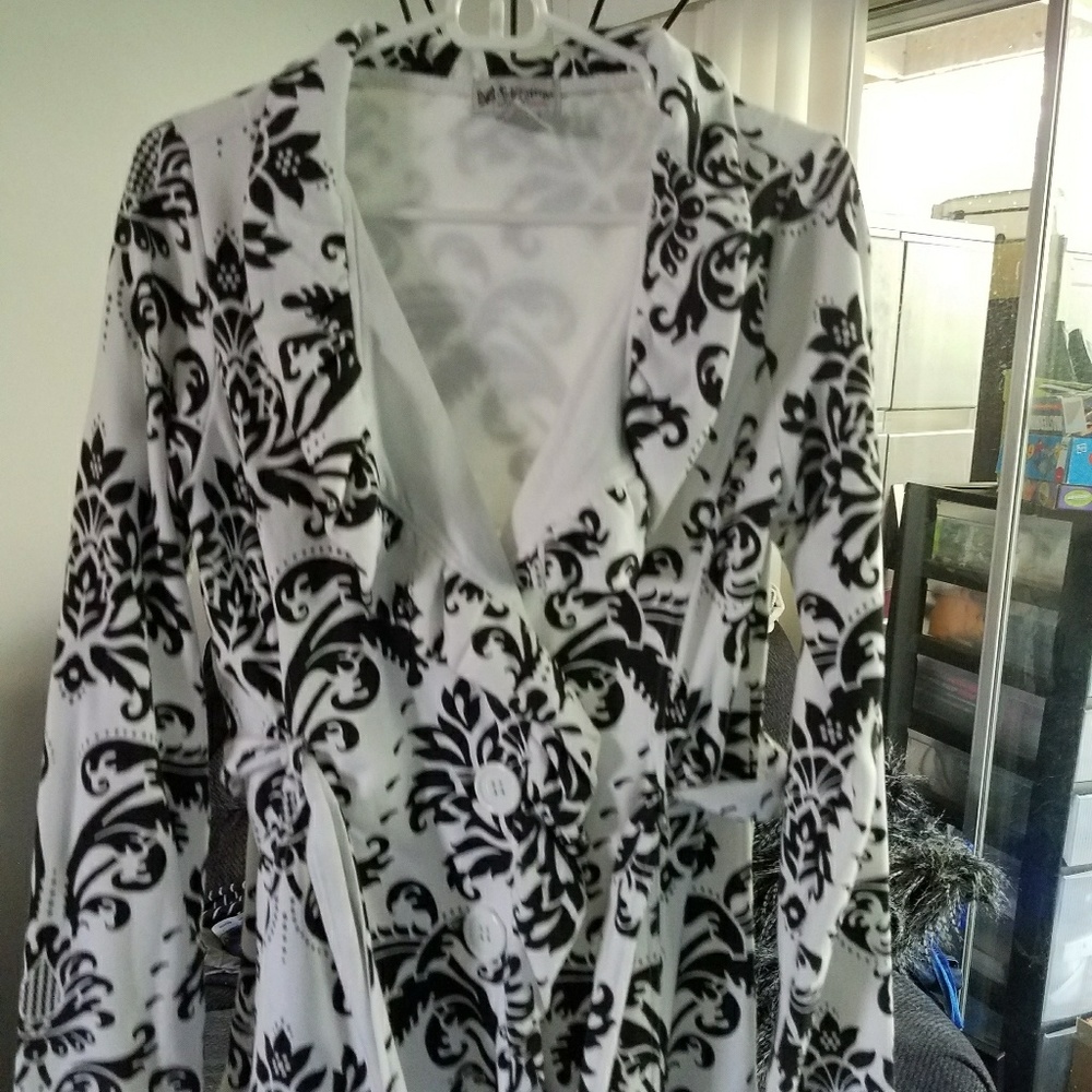 White and black 2-button blazer